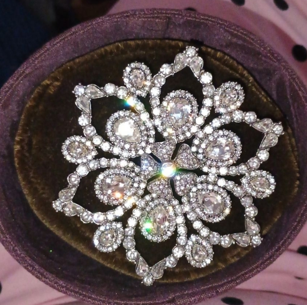 Vintage Elegant Silver Crystal Brooch
